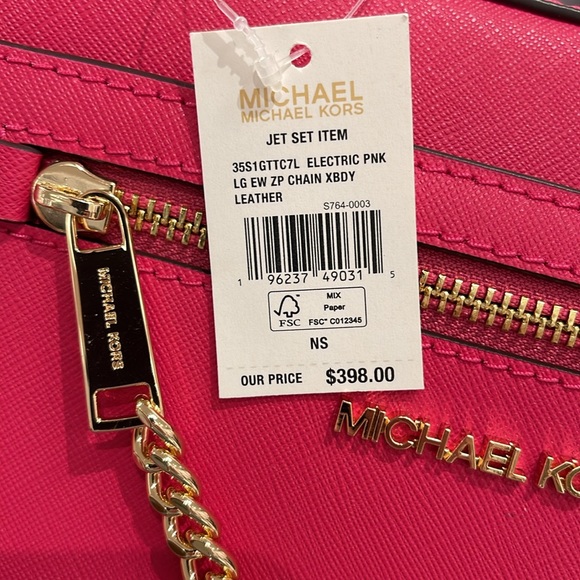 MICHAEL KORS
Jet Set Large Saffiano Leather Crossbody Bag
ELECTRIC PINK
NWT - Picture 10 of 16